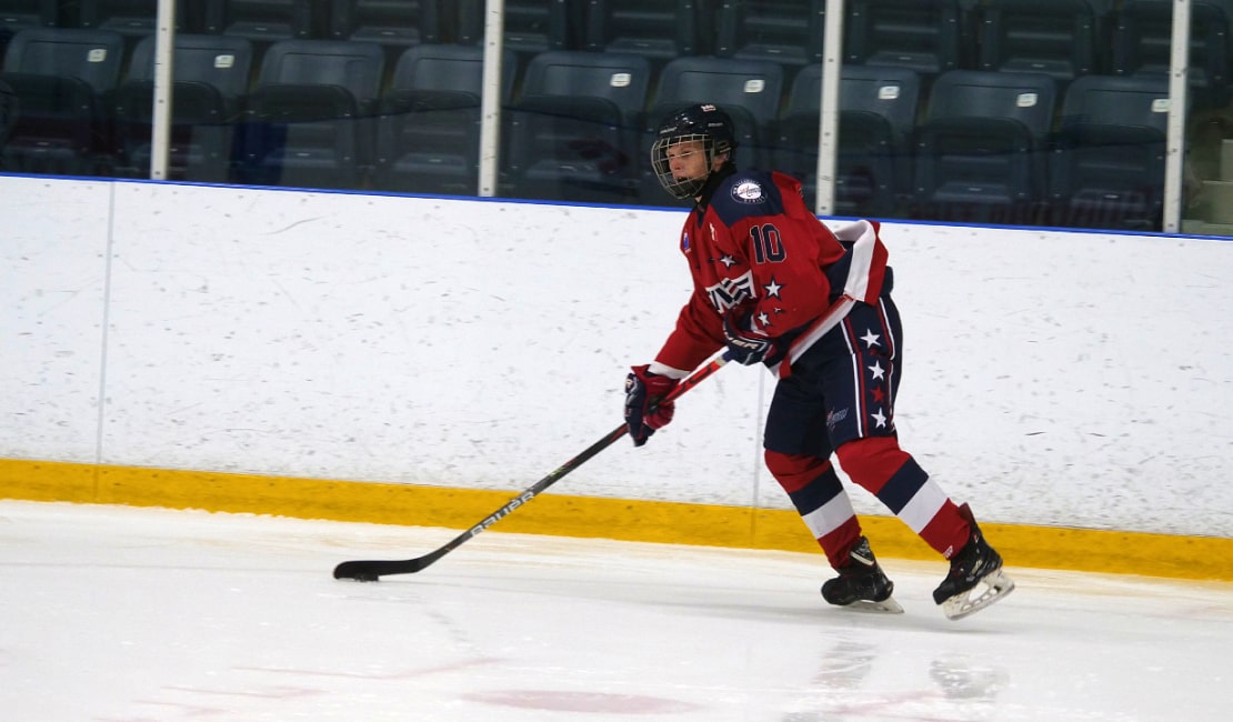 Никита во время игры канадской лиги GMHL